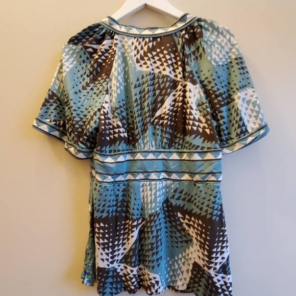 BCBGMAXAZRIA geometric pattern tunic shirt, Size Large, Trendy color and patter - Picture 4 of 7